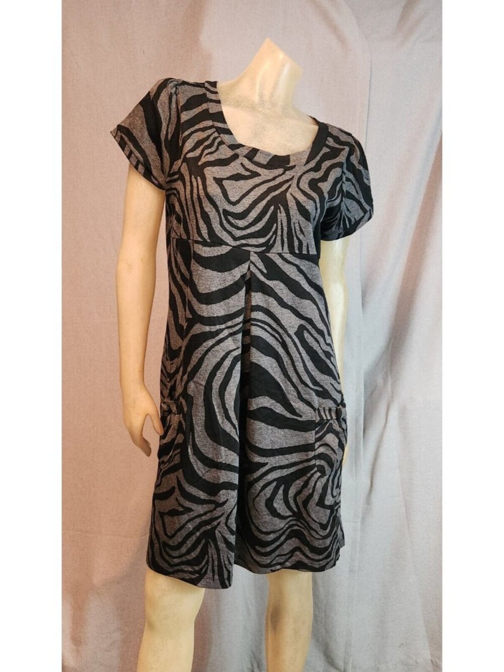 En Focus Black Gray Zebra Stripe Scoop Neck Shift Dress Womens Size 14 LARGE